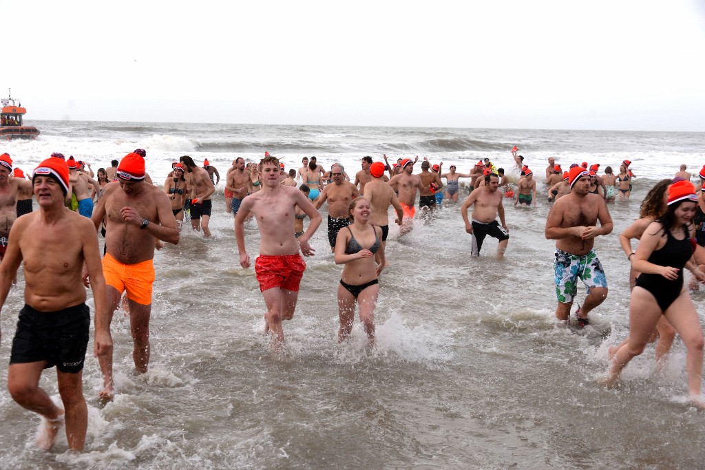 ../Images/Nieuwjaarsduik Nederzandt 2018 088.jpg